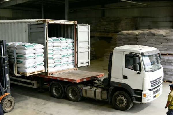 A side-by-side comparison of two types of fertiliser