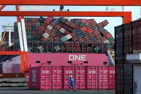Image of a collapsed container stack on a ship