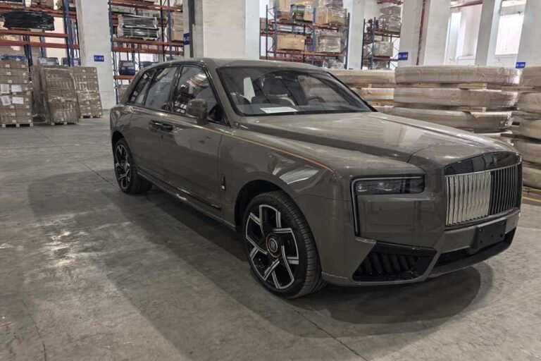 Rolls-Royce Transferred from Shanghai Free Trade Zone to Kazakhstan: The “Speed Challenge” of Cross-border Logistics