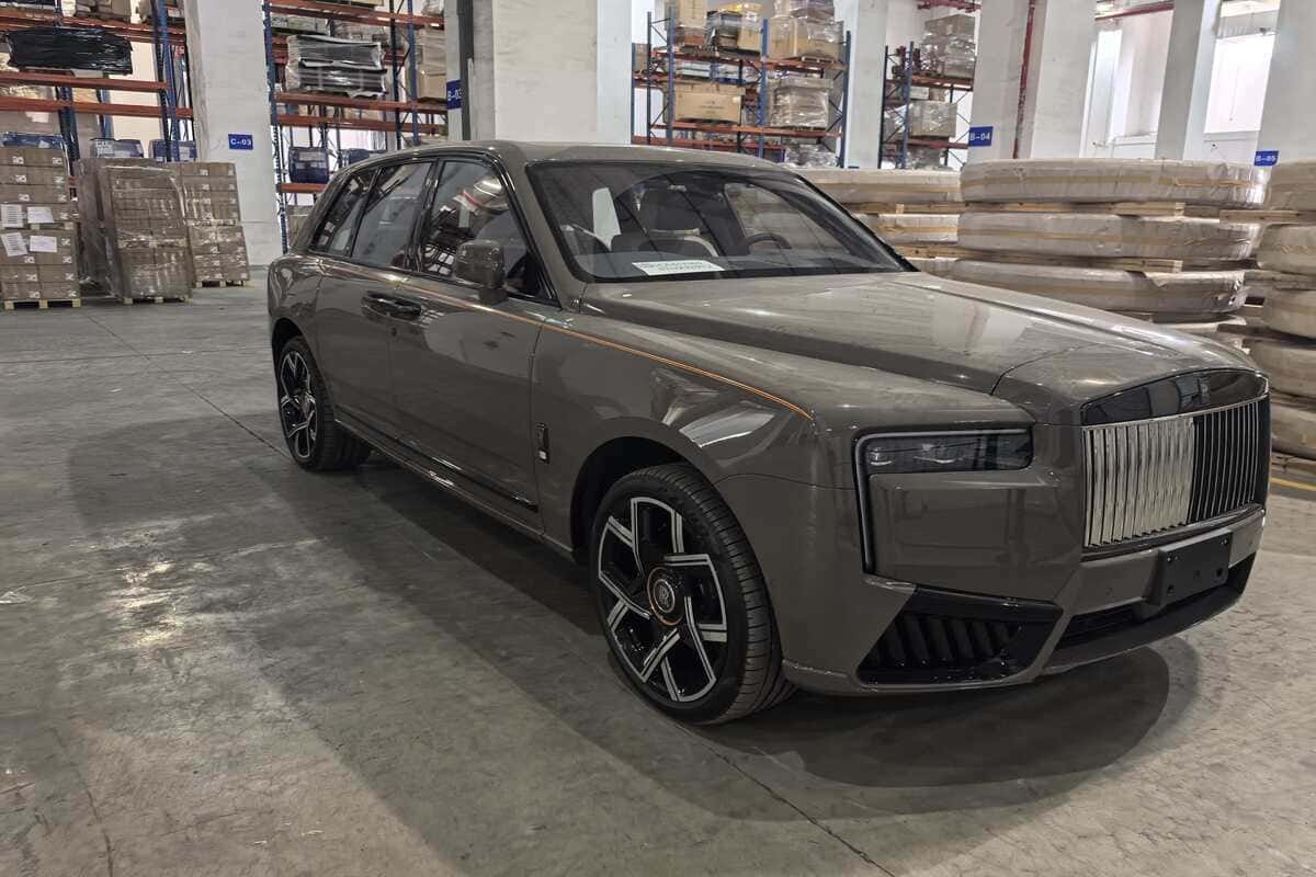 Rolls-Royce Transferred from Shanghai Free Trade Zone to Kazakhstan: The “Speed Challenge” of Cross-border Logistics