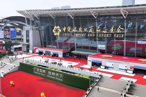 A Deeplinker team member coordinating a shipment at the Canton Fair exhibition hall