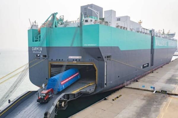 A comparison of Ro-Ro shipping and Flat Rack container shipping