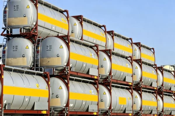 A graphic showing the correct filling ratio (ullage) in a tank container