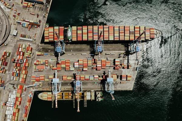 Who Bears the Abandoned Cargo Risk for FOB Exporters Under the New Maritime Code?