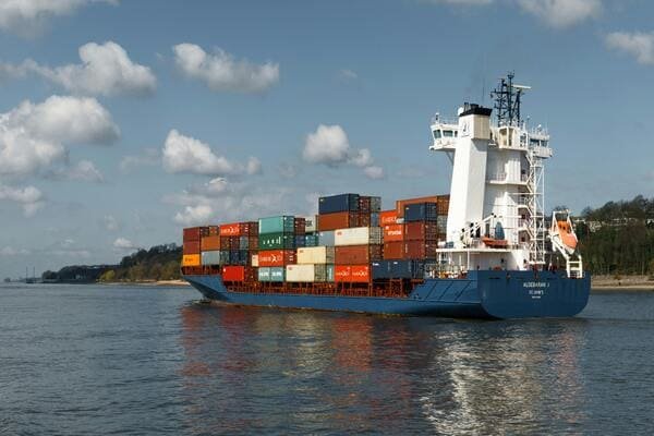 2026 Peak Season Shipping Guide: How to Avoid Congestion & Surcharges?