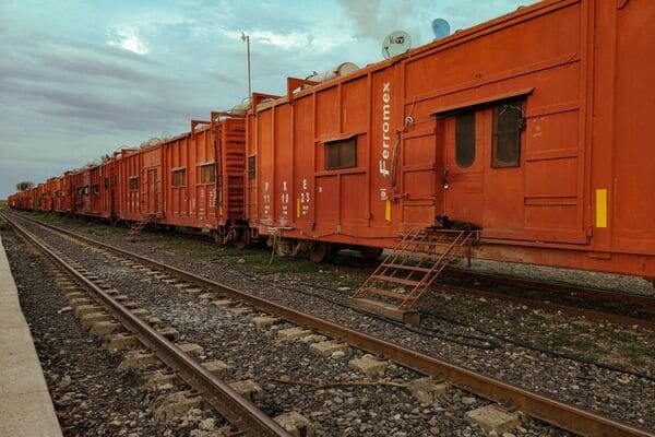 Is Rail Freight Suitable for Heavy Machinery Shipping? Cost, Benefits & Solutions