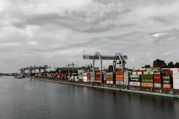 Why Are Solar Panels Usually Shipped by FCL to Malaysia?