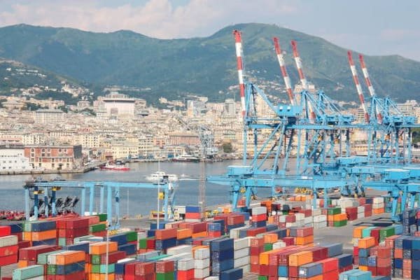 Cover image – Genoa port rail terminal / warning graphic for rail disruption