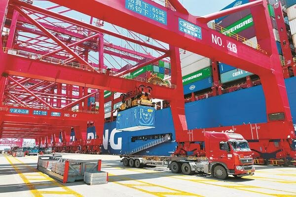 Lithium Battery Shipping via Suez in 2026: Insurance, DG Documents & Carrier Requirements